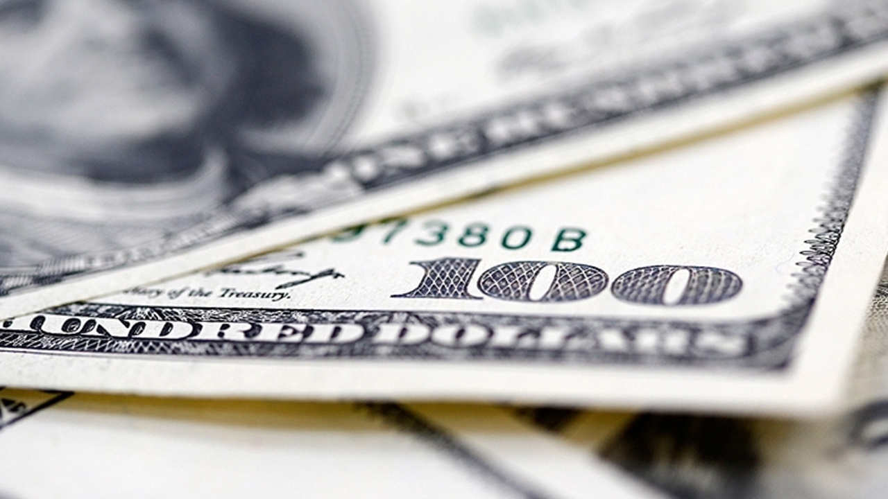 Serbest piyasada döviz açılışı.