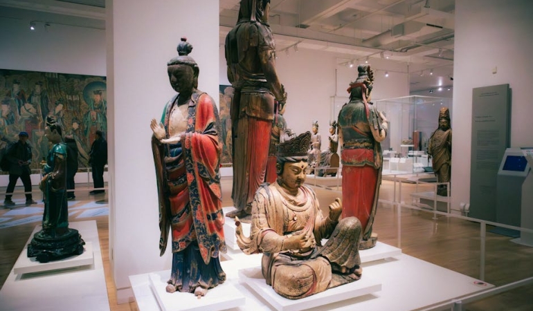 Isil-Ozisik8217in-8220Isiltilar8221-Sergisi-Buyuk-Kulup8217te-Sanatseverleri-Bekliyor-featured