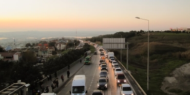 Istanbul8217da-Yogun-Aksam-Yagis-ve-Mesai-Cikisi-Trafigi-Kilitledi-featured