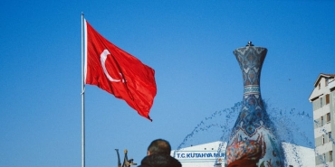 Kutahya8217da-Kontrolden-Cikan-Minibus-Otomobille-Carpisti-8-Yarali-Hastanelik-Oldu-featured