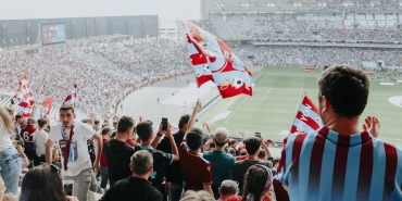 Trabzonspor8217dan-Sezon-Sonu-Jest-Tum-Ic-Saha-Maclari-61-TL-featured