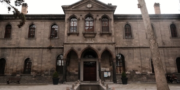 Prens8217in-Ikinci-Sezon-Tarihi-Belli-Oldu-BluTV8217de-Yayinda-featured